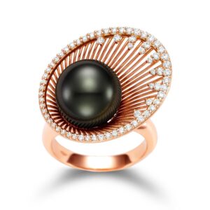 Tahitian Pearl set in 18 karat rose gold ring with diamonds